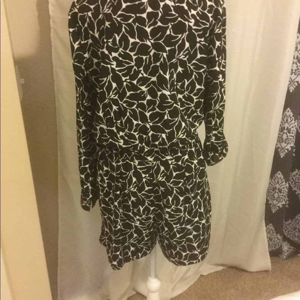 LOFT Romper - Picture 2 of 3